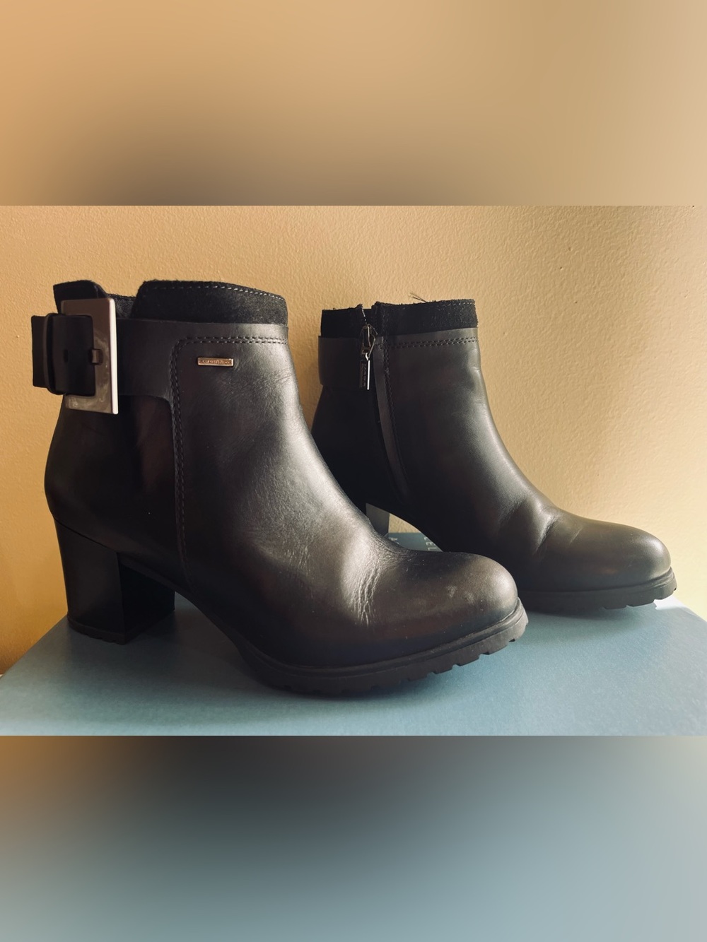 Geox Black Leather Ankle Booties with Side Zip NWT